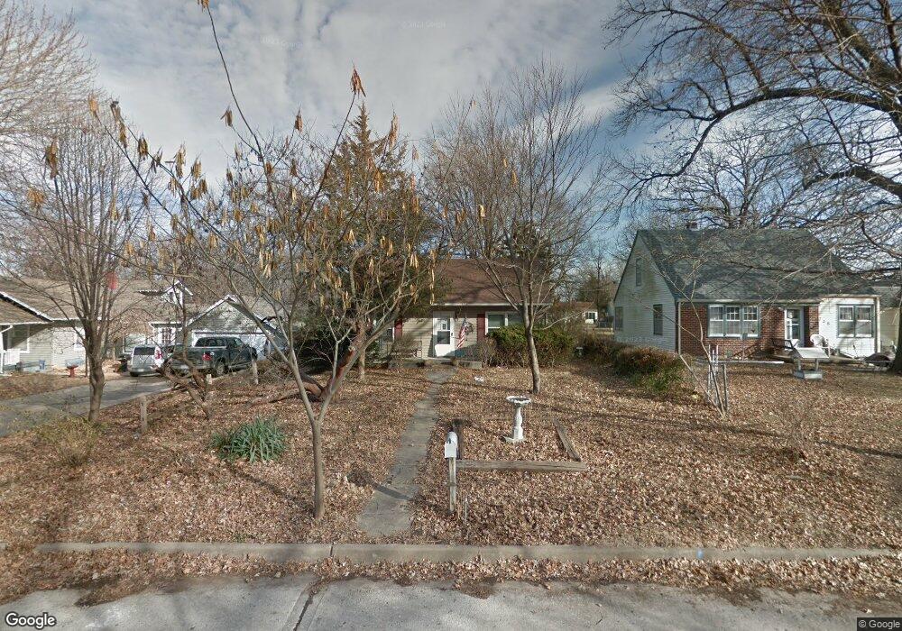 724 SW Saline St, Topeka, KS 66606 - photo 1