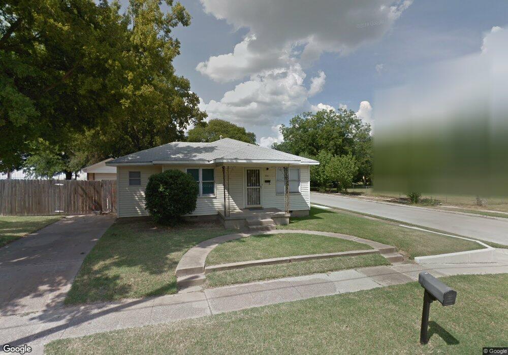 321 4th Ave SE, Ardmore, OK 73401 - photo 1