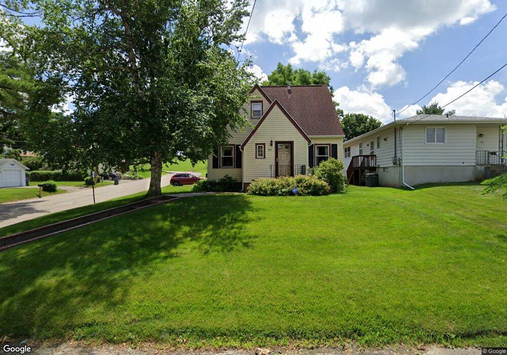 203 26th Ave SW, Cedar Rapids, IA 52404 - photo 1