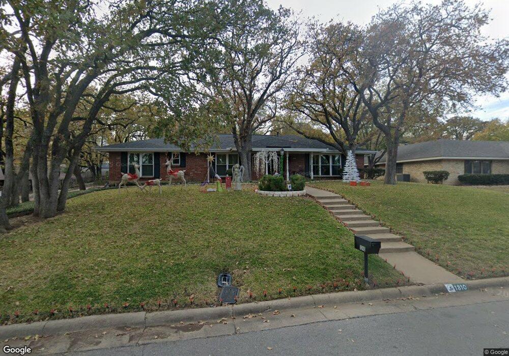 1310 Tanglewood Trail, Euless, TX 76040 - photo 1