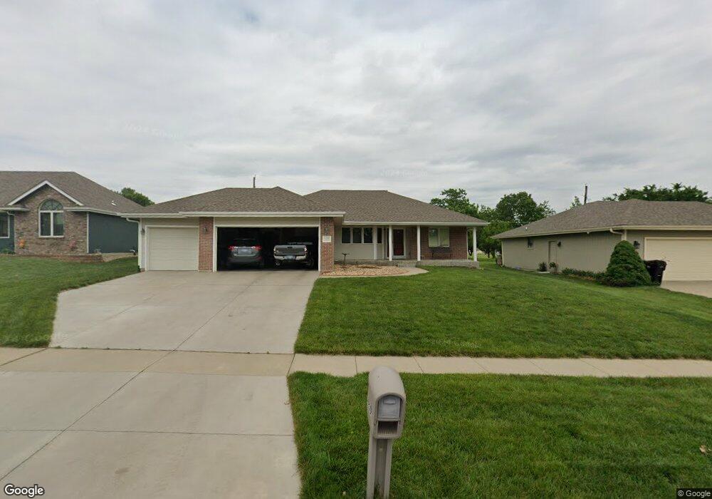 4210 SW Moundview Dr, Topeka, KS 66610 - photo 1