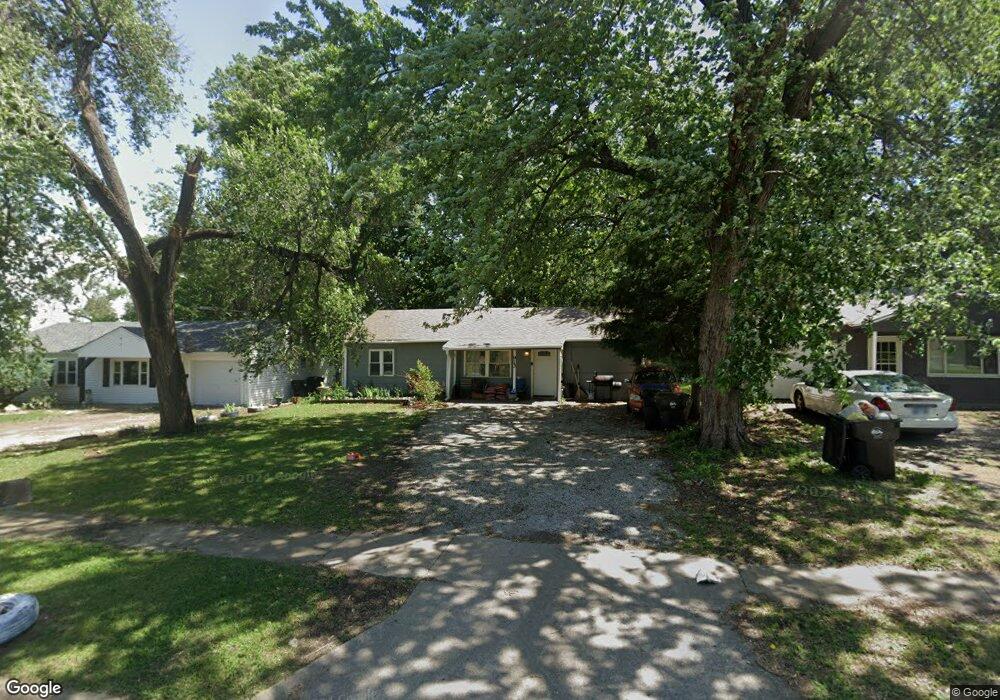 913 SW Croix Place, Topeka, KS 66611 - photo 1