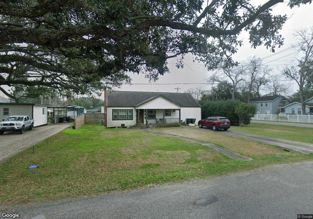 415 W Cleveland St, Alvin, TX 77511 - photo 1