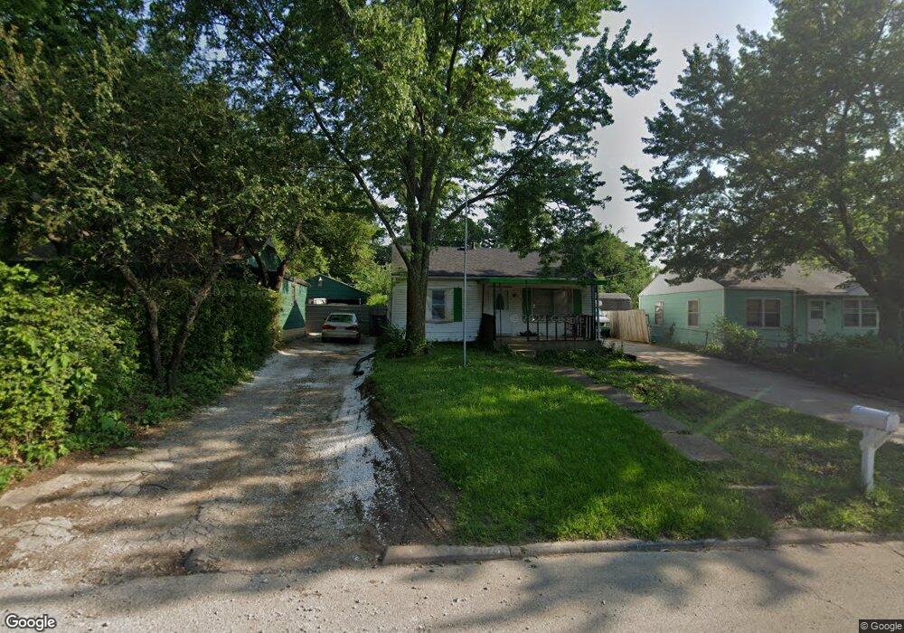 713 SE 34th St, Topeka, KS 66605 - photo 1