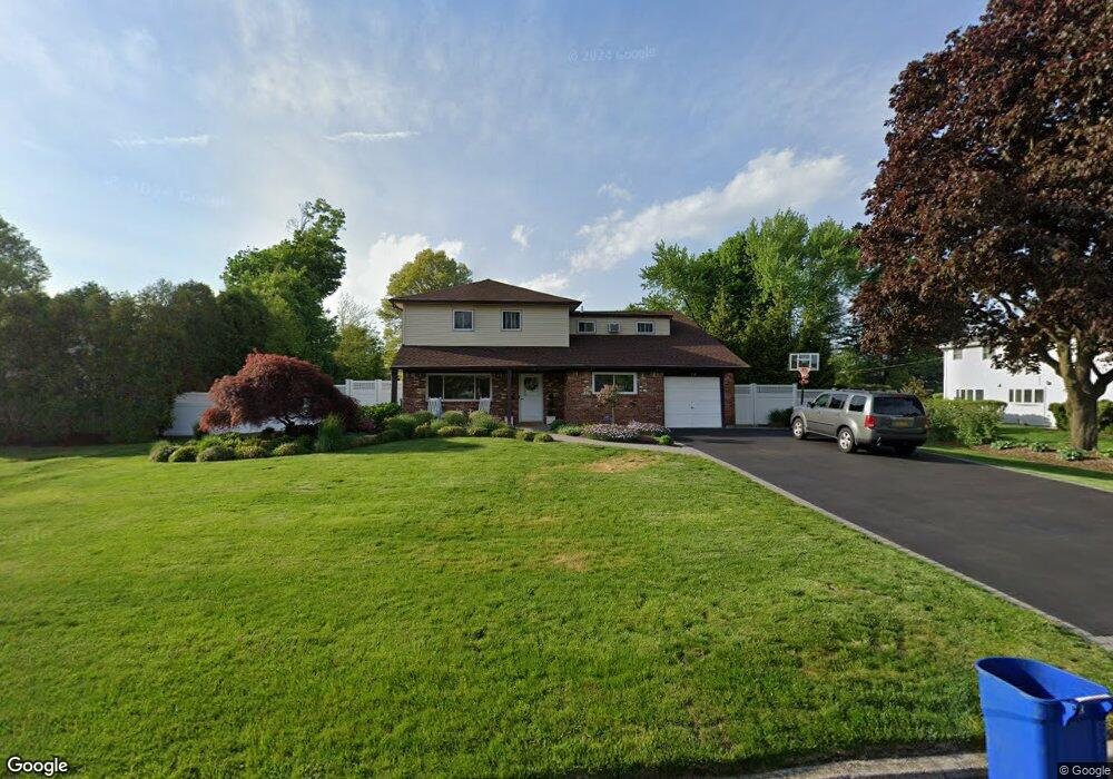 12 Candy Ln, ComMacK, NY 11725 - photo 1