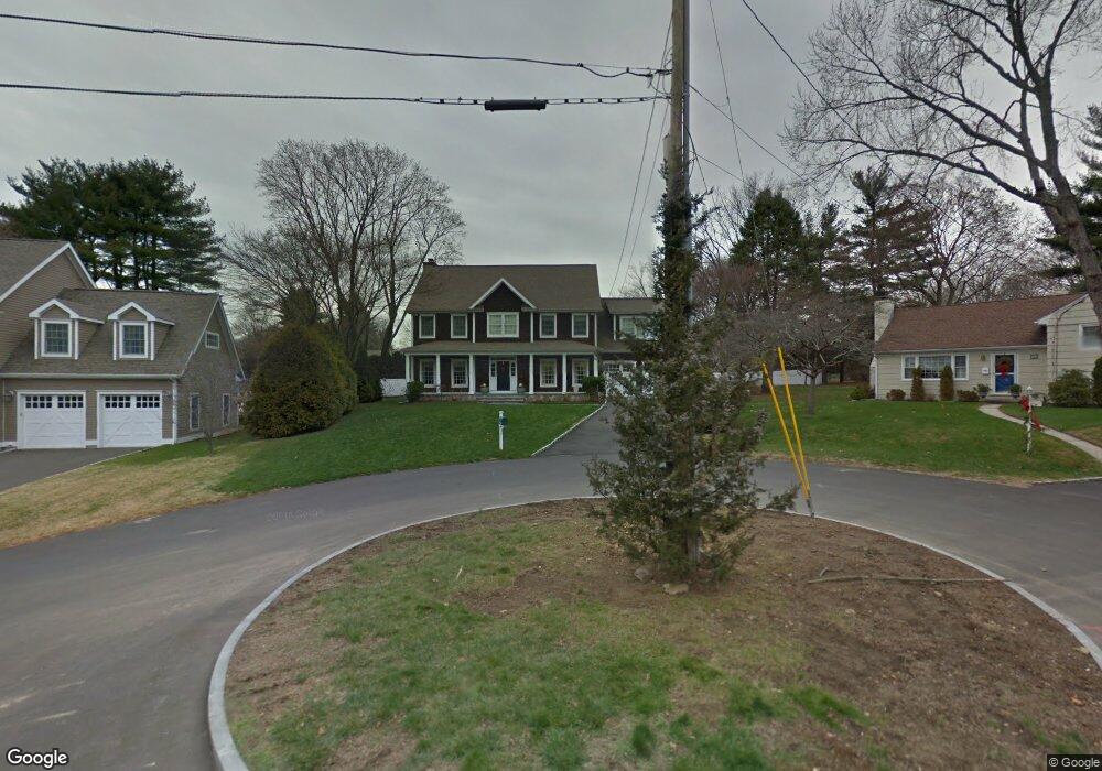 11 Robin Place, Old Greenwich, CT 06870 - photo 1