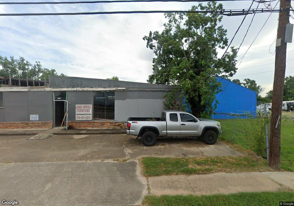 5212 Pinemont Dr, Houston, TX 77092 - photo 1