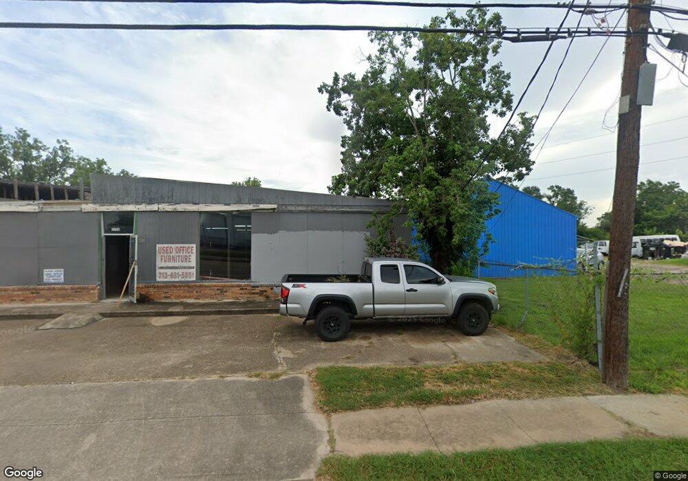 5210 Pinemont Dr, Houston, TX 77092 - photo 1