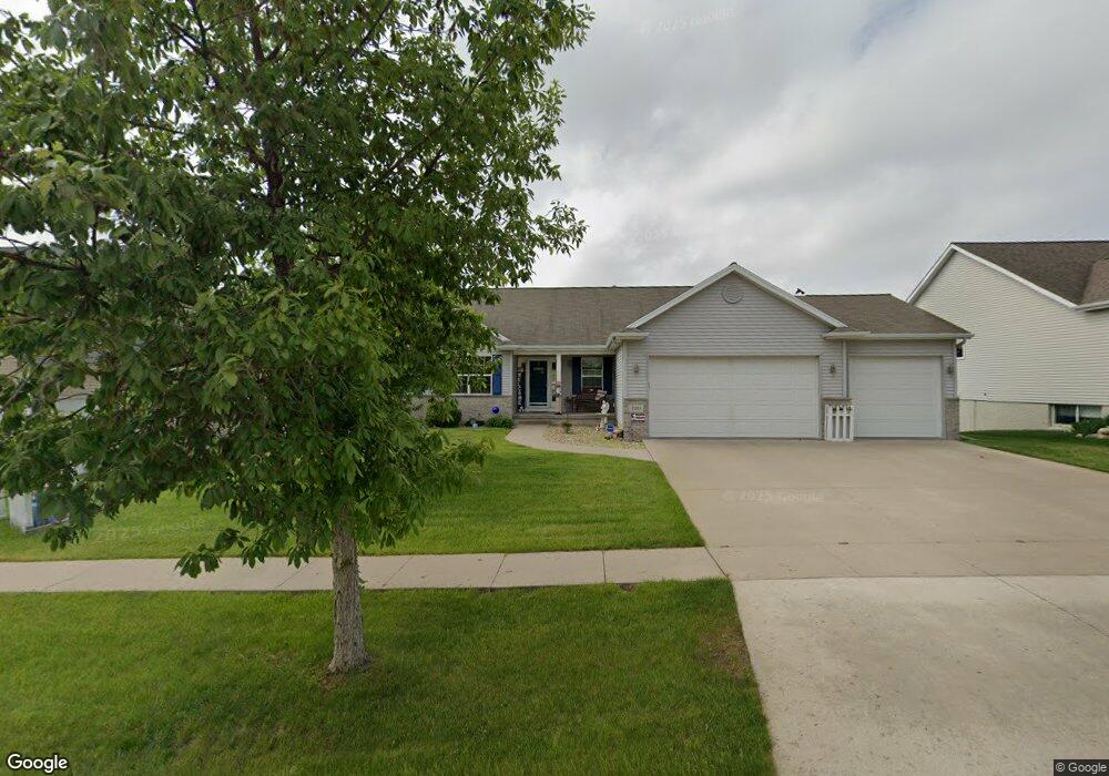 2203 Radcliffe Dr SW, Cedar Rapids, IA 52404 - photo 1