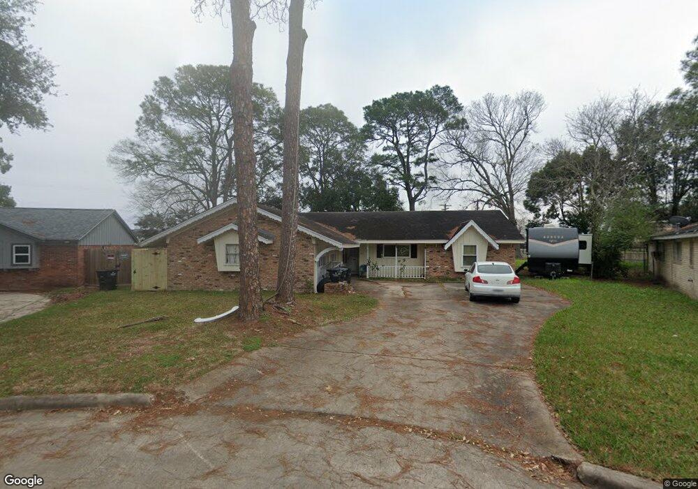 805 Bayou Cir, Alvin, TX 77511 - photo 1