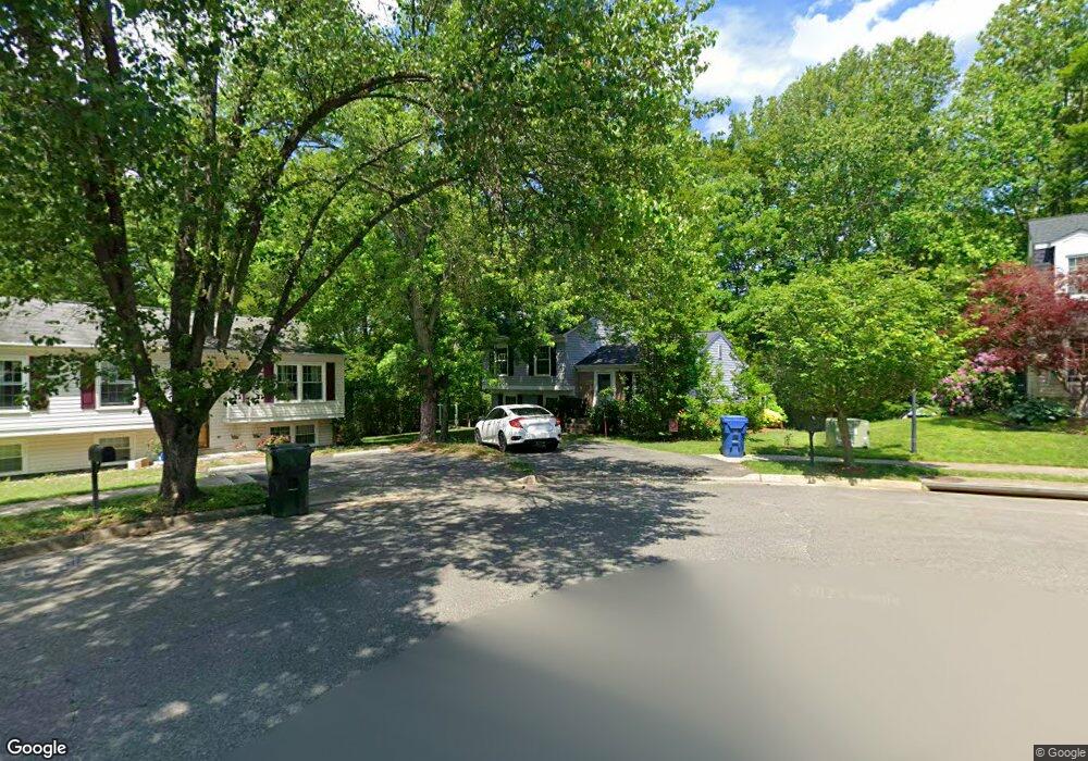 7701 Newington Forest Ave, Springfield, VA 22153 - photo 1