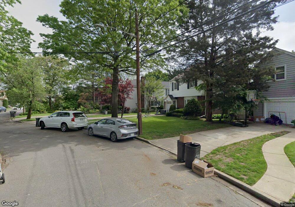 251 Windsor Ln, West Hempstead, NY 11552 - photo 1