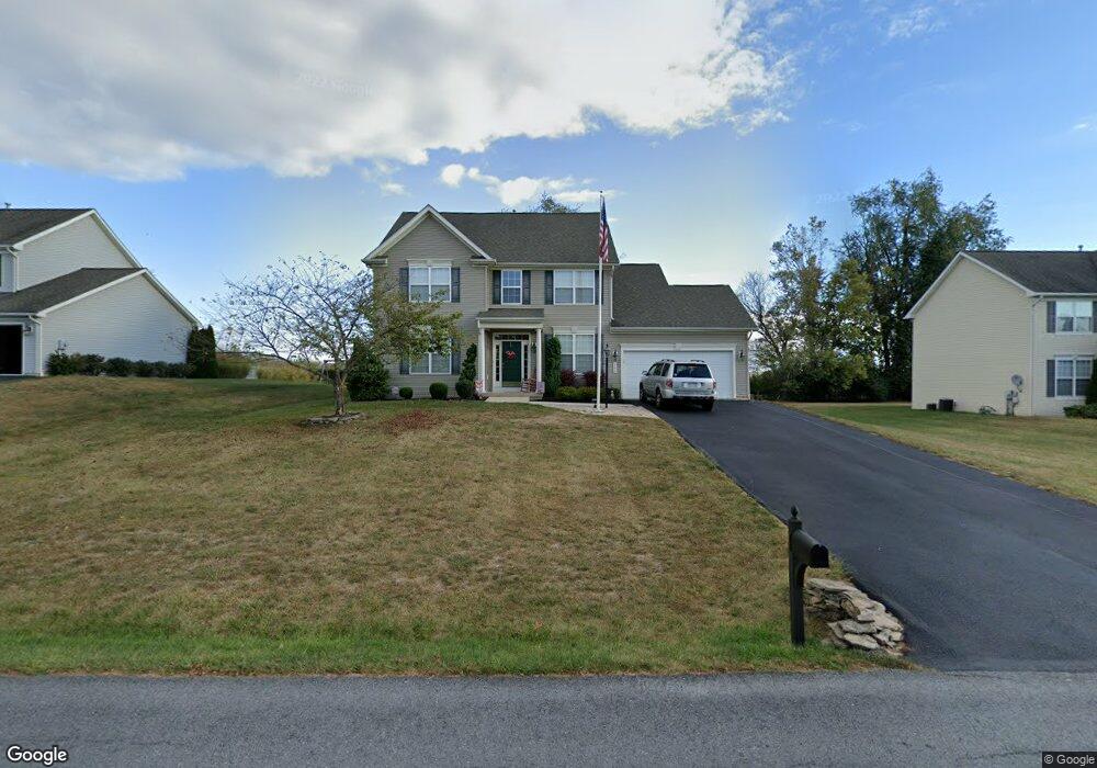 802 Shannon Dr N, Greencastle, PA 17225 - photo 1