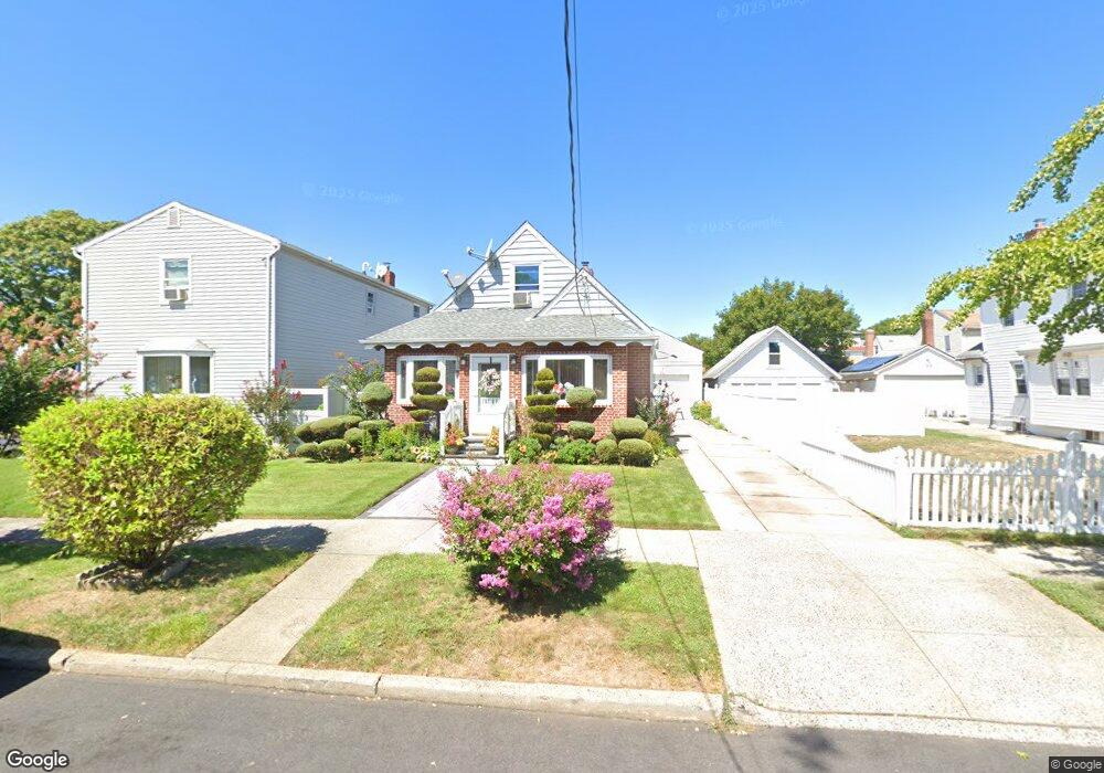 26507 85th Ave, Floral Park, NY 11001 - photo 1