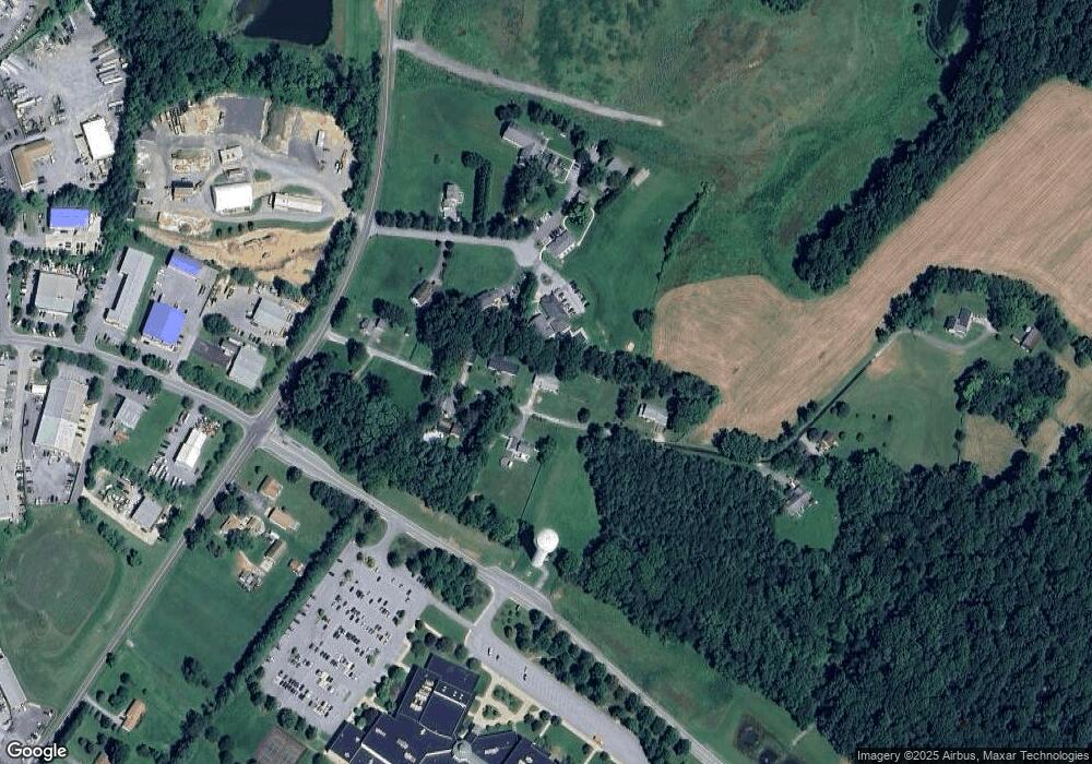 124 Dixon Ln, Sykesville, MD 21784 - photo 1