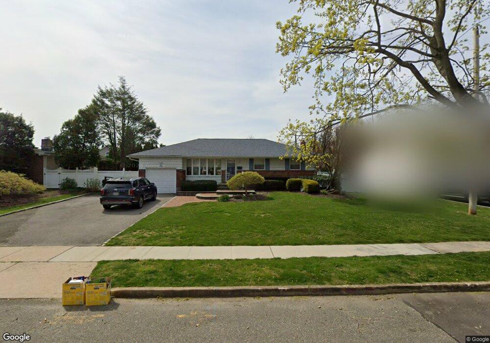 4 Plowboy Path, ComMacK, NY 11725 - photo 1