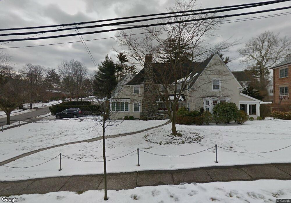 256 Hollywood Ave, Little Neck, NY 11363 - photo 1