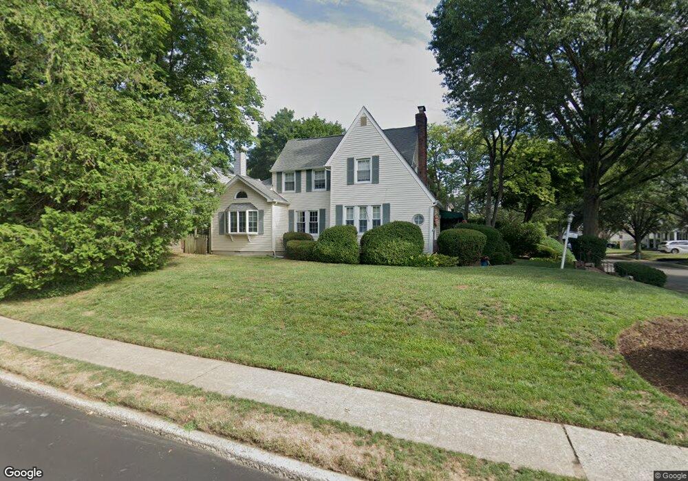 125 Cambridge Ave, Garden City, NY 11530 - photo 1