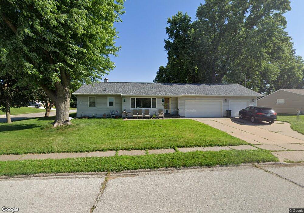 1736 W 38th St, Davenport, IA 52806 - photo 1