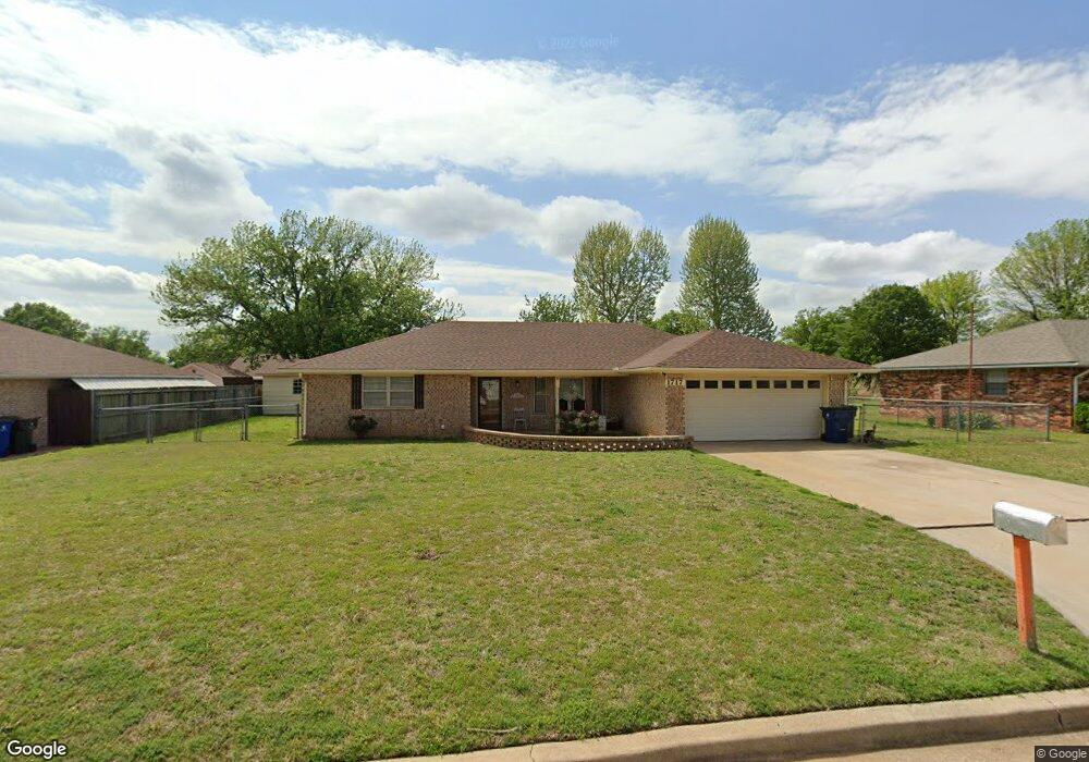 1717 Wilshire Dr, Duncan, OK 73533 - photo 1