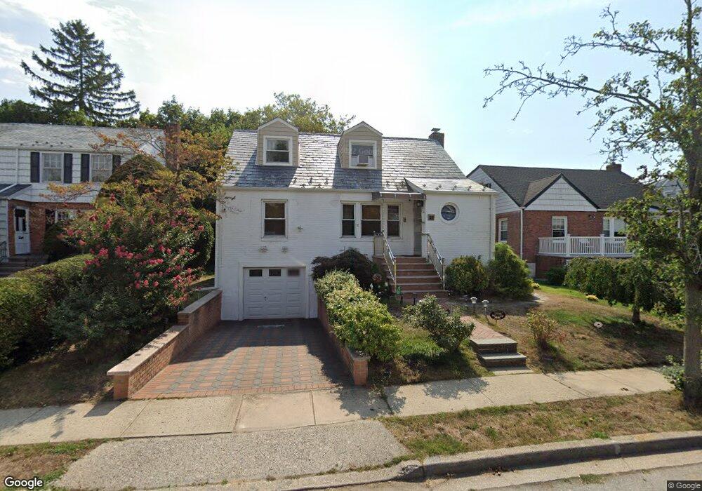 21 Firethorne Ln, Valley Stream, NY 11581 - photo 1