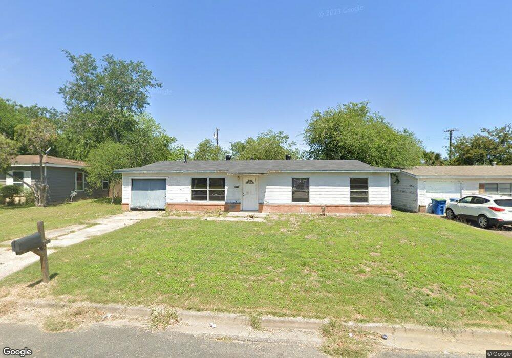 1505 E Bowie St, Beeville, TX 78102 - photo 1