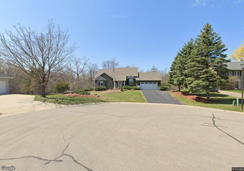 6292 Wessel Ct, Eden Prairie, MN 55346 - photo 1