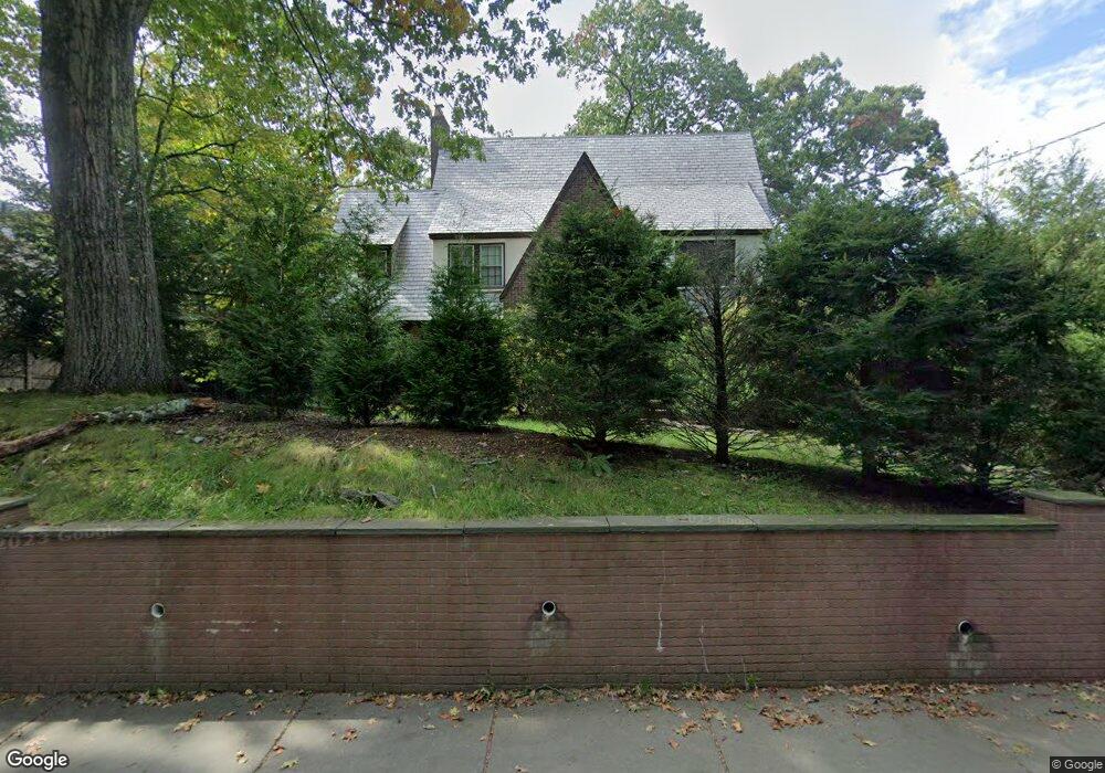 521 Chestnut St, Waban, MA 02468 - photo 1