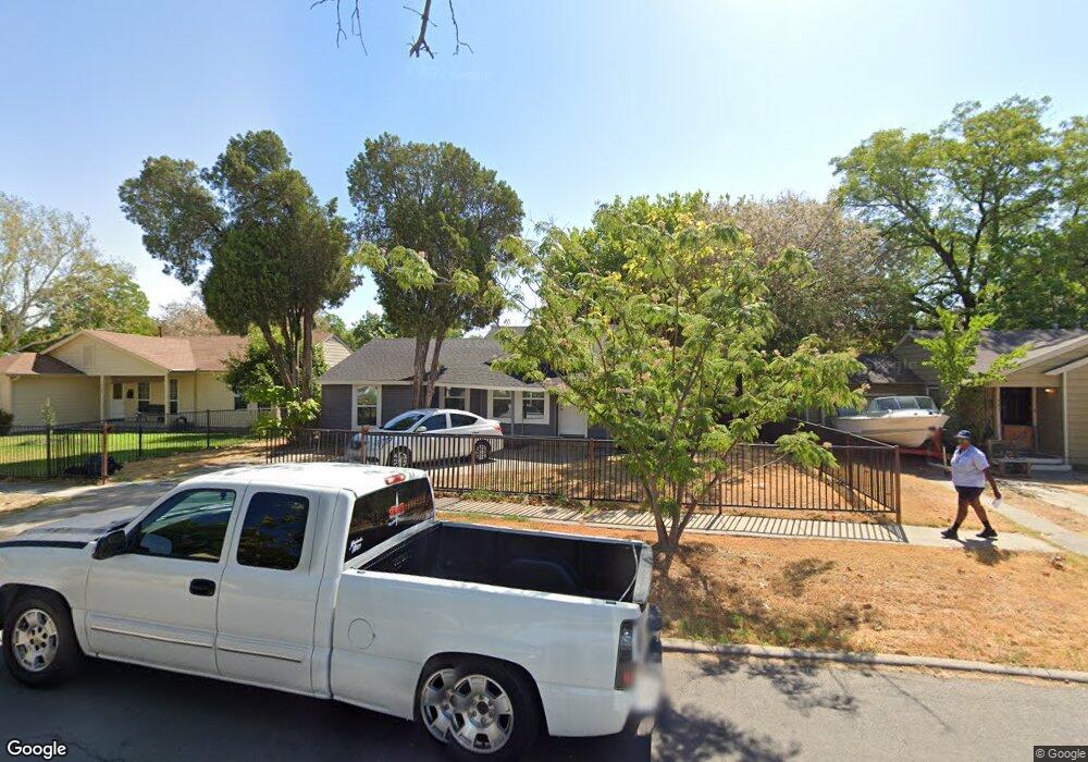 933 Clarice St, Grand Prairie, TX 75051 - photo 1