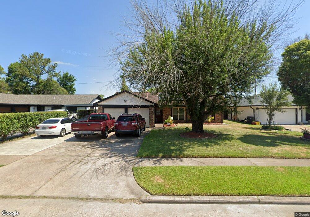 1042 Twin Falls Rd, Houston, TX 77088 - photo 1
