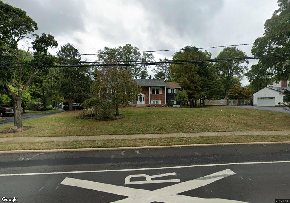 863 Nutswamp Rd, Red Bank, NJ 07701 - photo 1