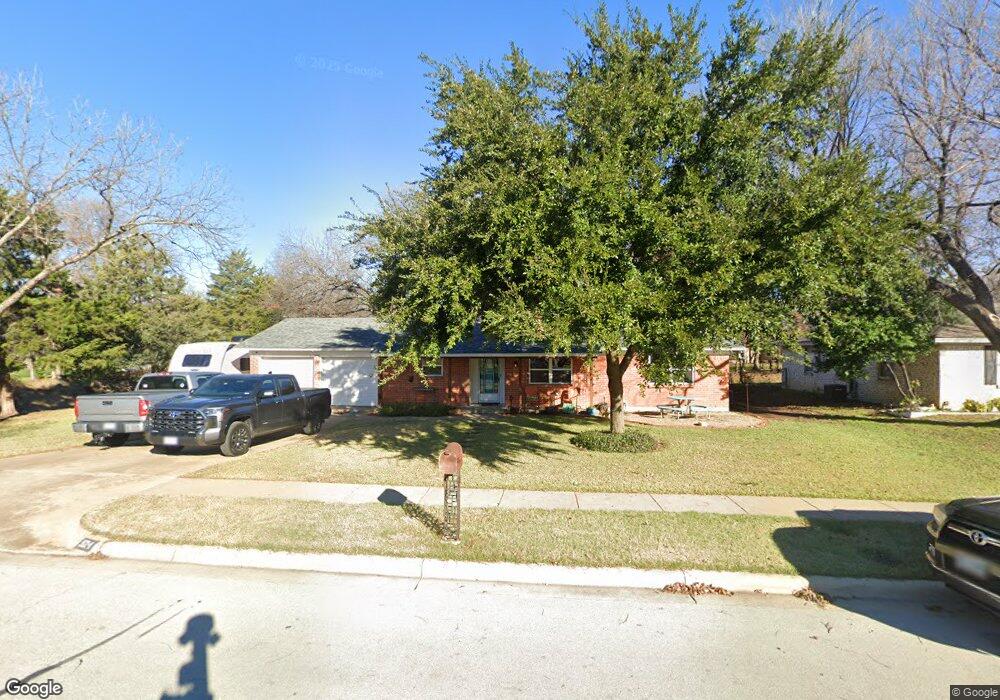 524 W Redbud Dr, Hurst, TX 76053 - photo 1