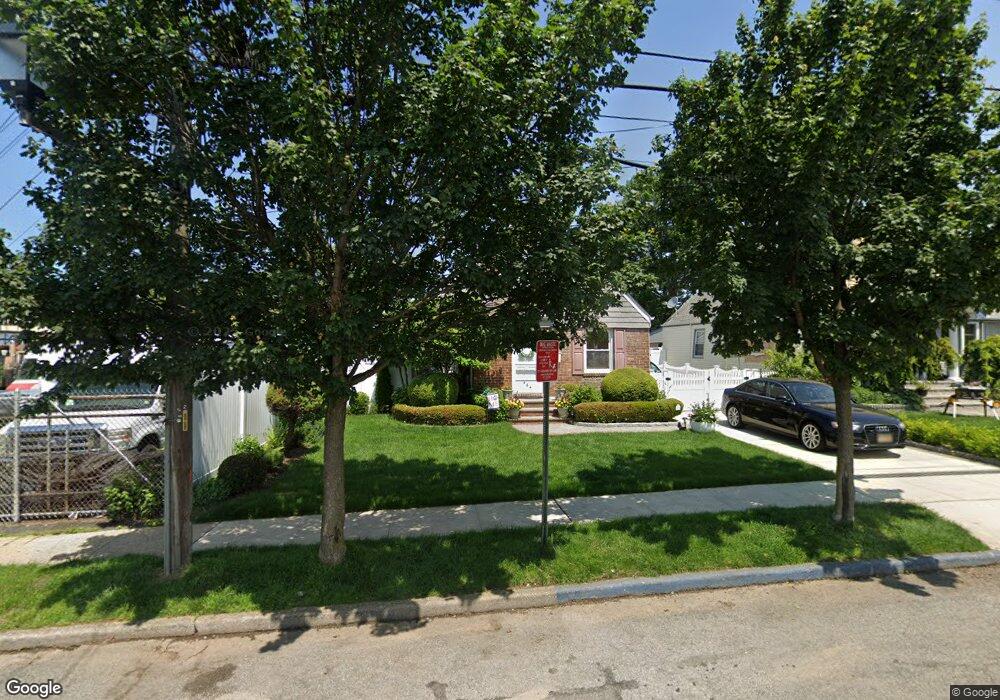 464 Jackson Ave, Mineola, NY 11501 - photo 1