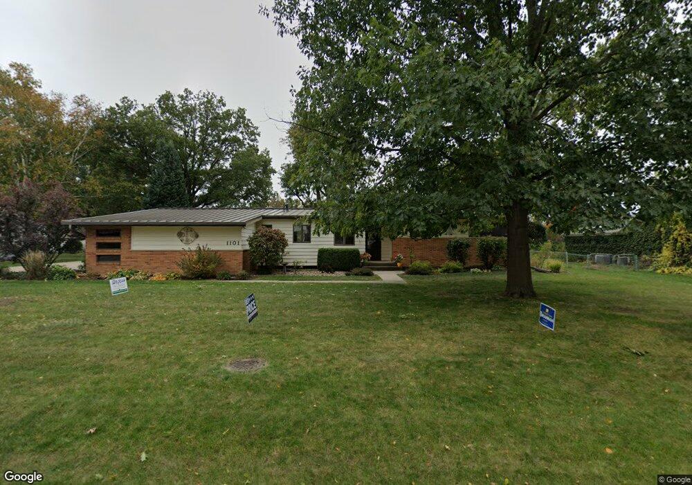 1101 S 13th Ave W, Newton, IA 50208 - photo 1