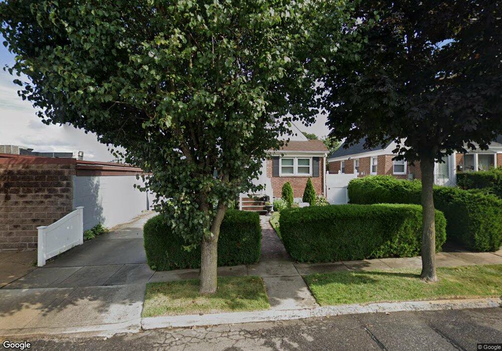 464 Lincoln Place, Mineola, NY 11501 - photo 1