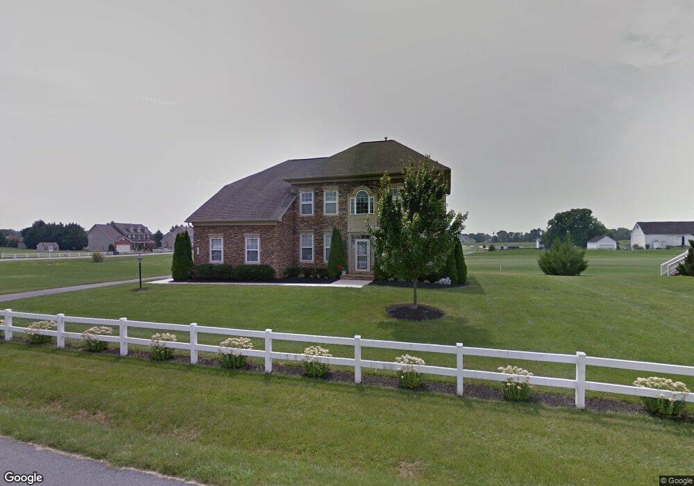 901 Shannon Dr N, Greencastle, PA 17225 - photo 1