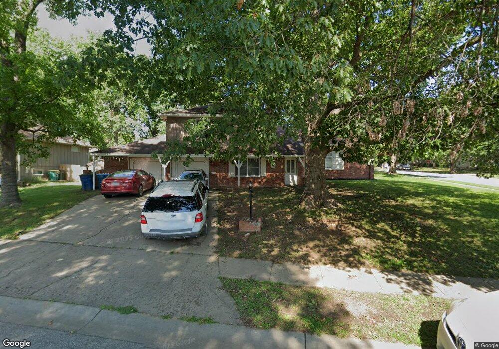 5231 Cody St, Shawnee, KS 66203 - photo 1