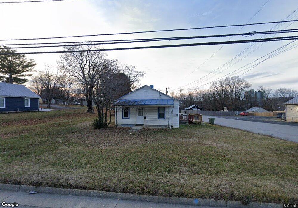 1627 N Delphine Ave, Waynesboro, VA 22980 - photo 1