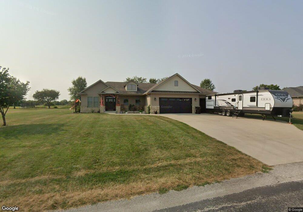 23329 W Fairground Ave, Jerseyville, IL 62052 - photo 1