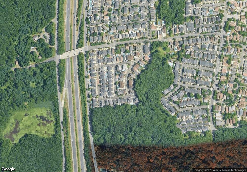 74 Robin Ct, Staten Island, NY 10309 - photo 1