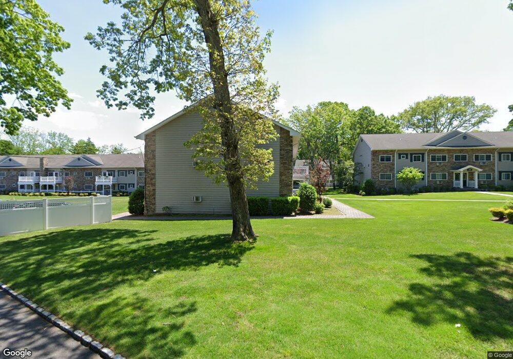 556 New Hwy, Hauppauge, NY 11788 - photo 1