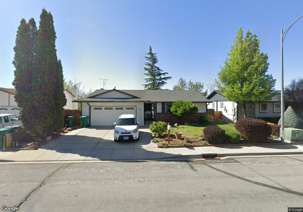 573 E Queen Way, Sparks, NV 89431 - photo 1