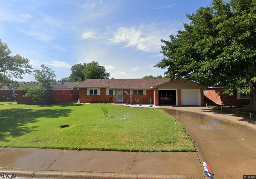 3003 W 18th St, Plainview, TX 79072 - photo 1