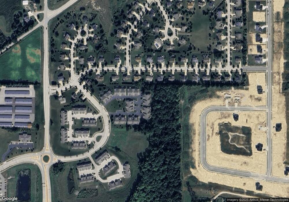 556 Cedar Bluffs Way, Slinger, WI 53086 - photo 1