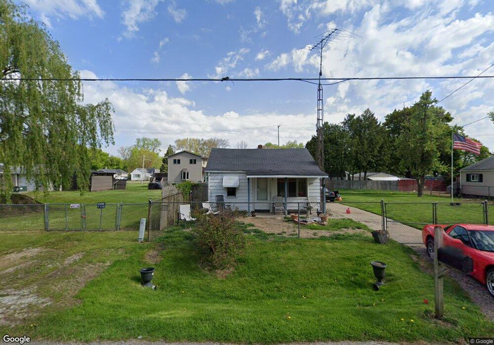 1040 W Judd Rd, Flint, MI 48507 - photo 1