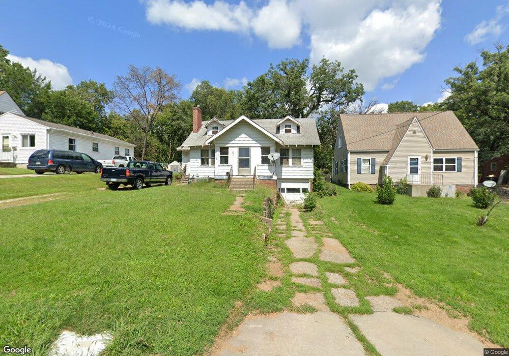 2401 Payne Rd, Des Moines, IA 50310 - photo 1