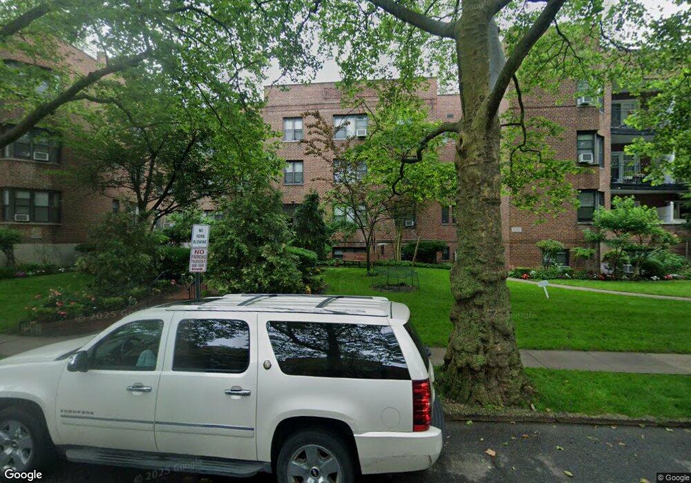 10 Clent Rd unit 2G, Great Neck, NY 11021 - photo 1