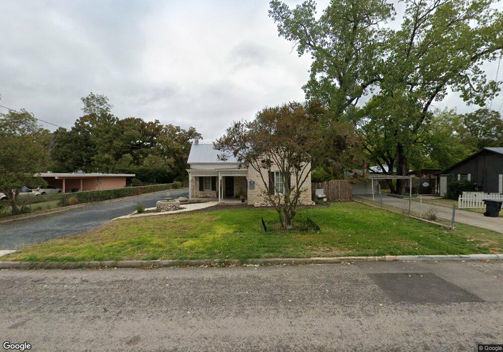 608 N Milam St, Fredericksburg, TX 78624 - photo 1