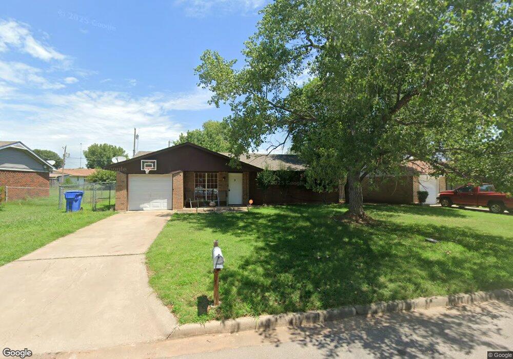 9 E E Ave, Cache, OK 73527 - photo 1