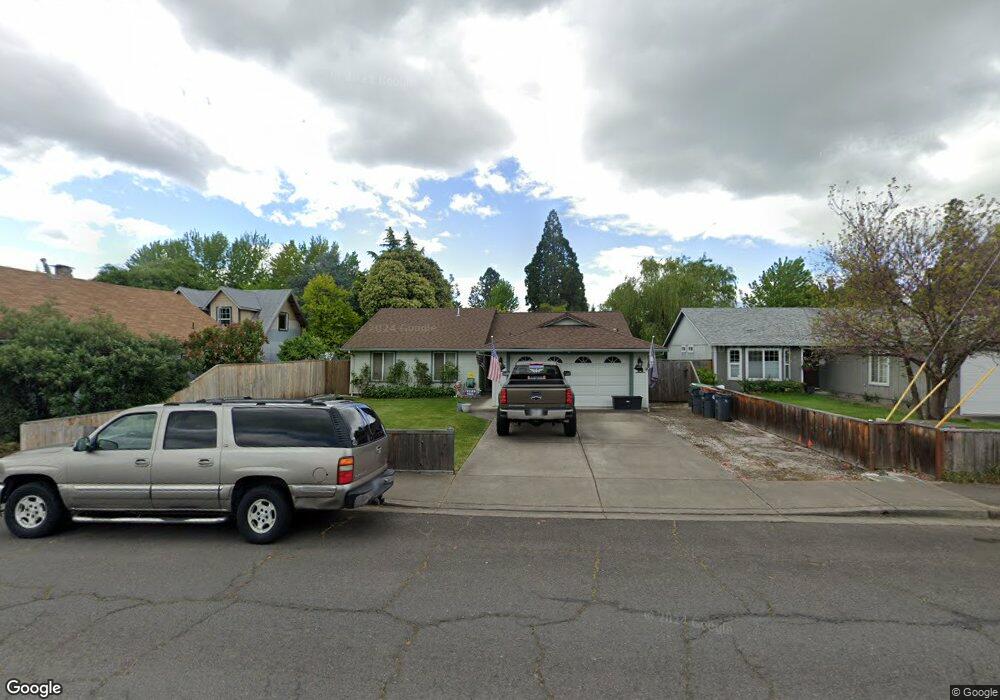 832 Hopkins Rd, Central Point, OR 97502 - photo 1